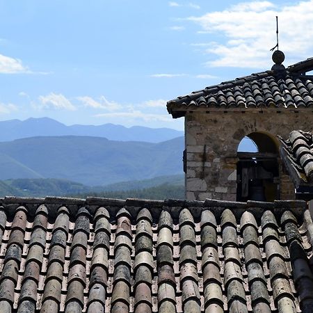 Appartamento Castello Di Cammoro Sellano Eksteriør billede