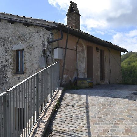 Appartamento Castello Di Cammoro Sellano Eksteriør billede