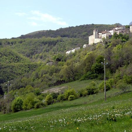 Appartamento Castello Di Cammoro Sellano Eksteriør billede