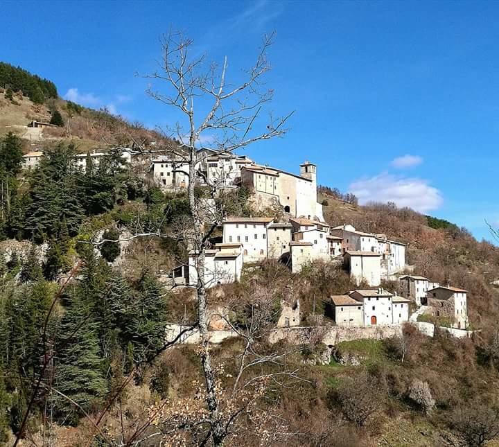 Appartamento Castello Di Cammoro Sellano Eksteriør billede