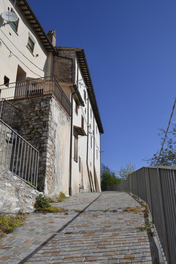 Appartamento Castello Di Cammoro Sellano Eksteriør billede