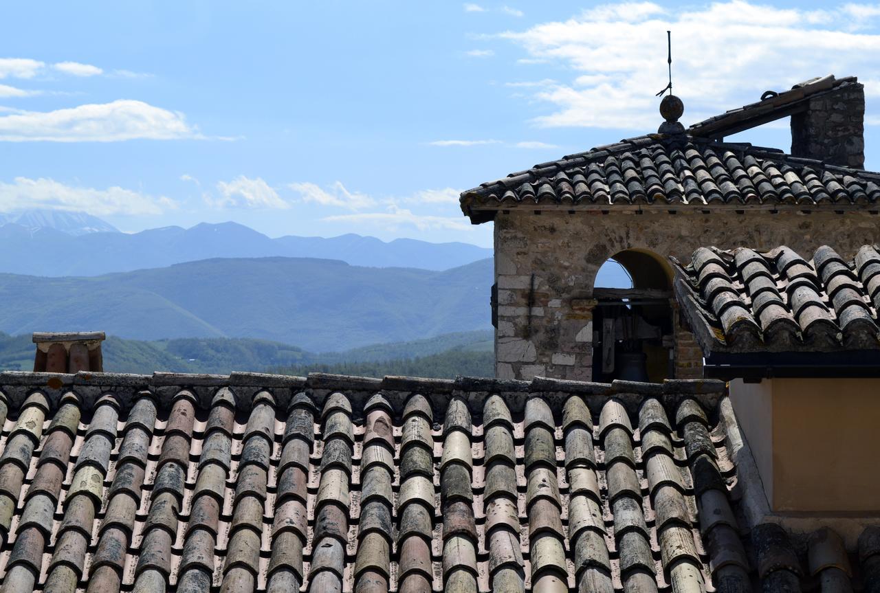 Appartamento Castello Di Cammoro Sellano Eksteriør billede