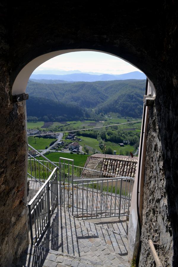 Appartamento Castello Di Cammoro Sellano Eksteriør billede