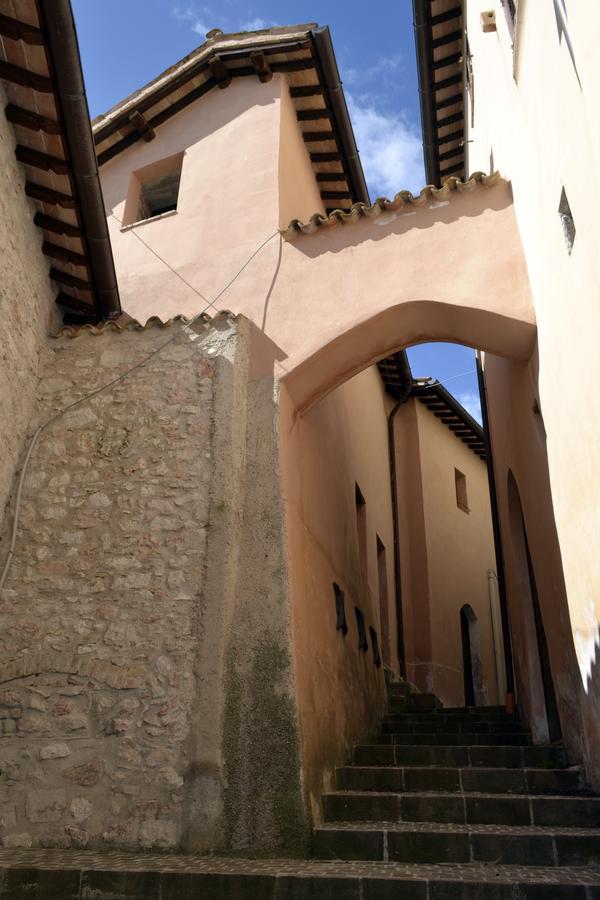 Appartamento Castello Di Cammoro Sellano Eksteriør billede