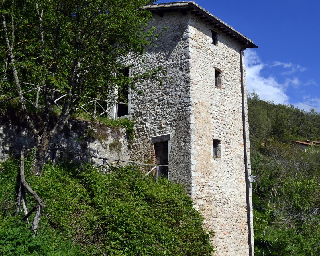 Appartamento Castello Di Cammoro Sellano Eksteriør billede